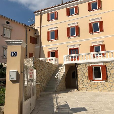 Romantic Hotel Centar Omisalj Exterior photo